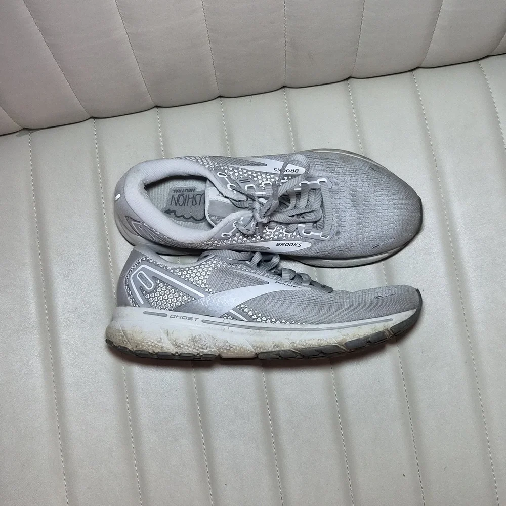 Brooks Ghost Sneakers Size 8 Women's Light Gray Mesh Running Shoes